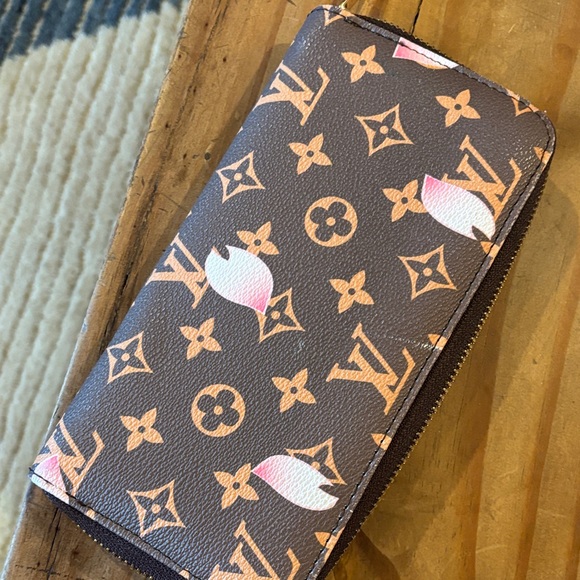 Fashion Wallet Long Zippy Brown and Pink Floral Wallet NWOT - Picture 3 of 6